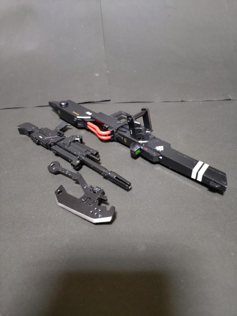 武装はジェネレーター内蔵式の試作型ビームバズーカ、試作型ビームライフル、接近戦用のヒートホーク。