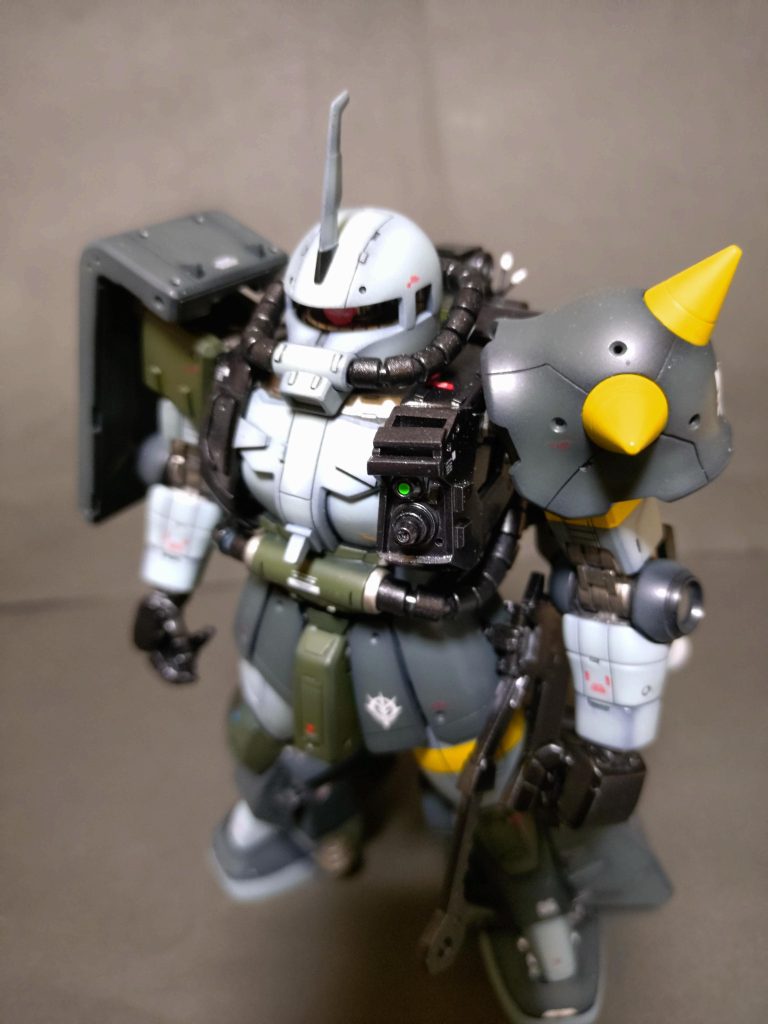 左胸に牽制用のバルカン砲を追加。