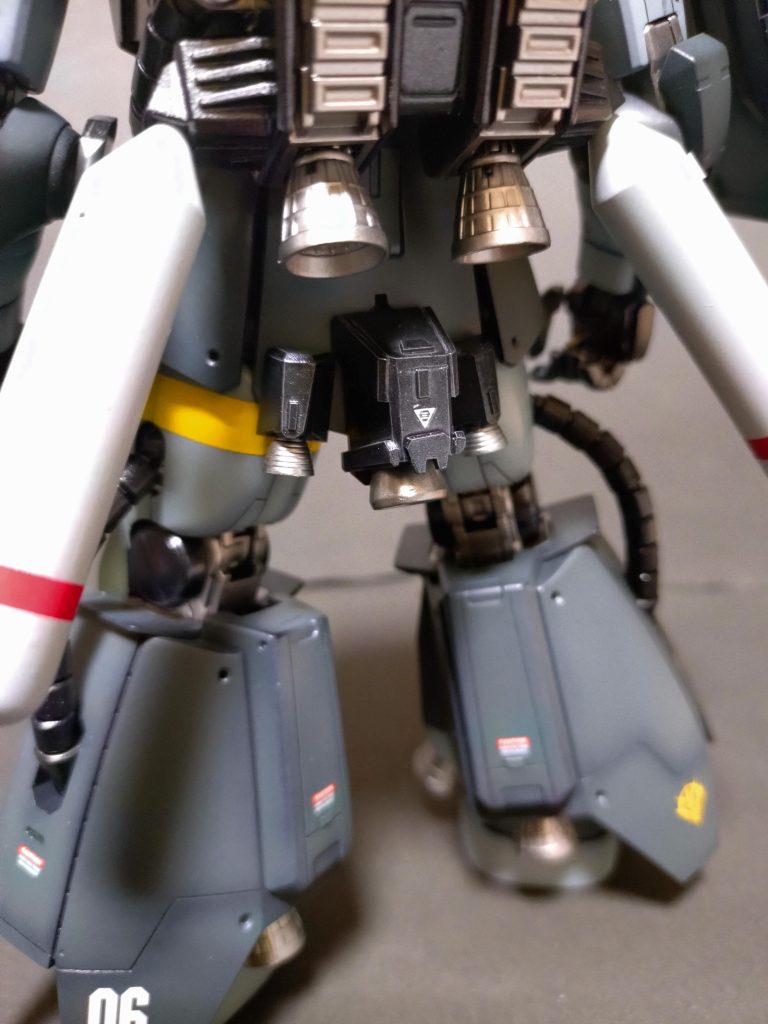 リアスカートにスラスター追加。