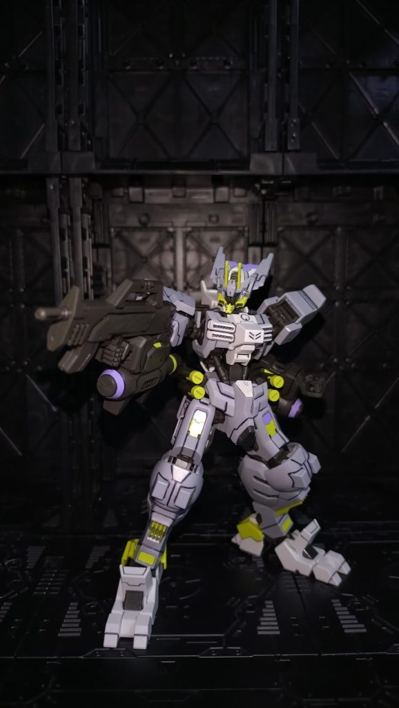 腕に干渉しない腕部が良き。