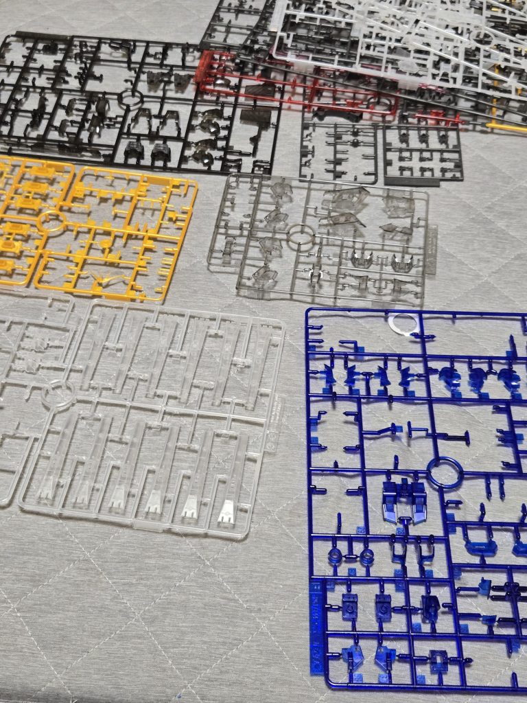 フィンファンネル中心にけっこうな余剰パーツありかと言ってファンネル部分余分に組めるわけでも無し(((^_^;)