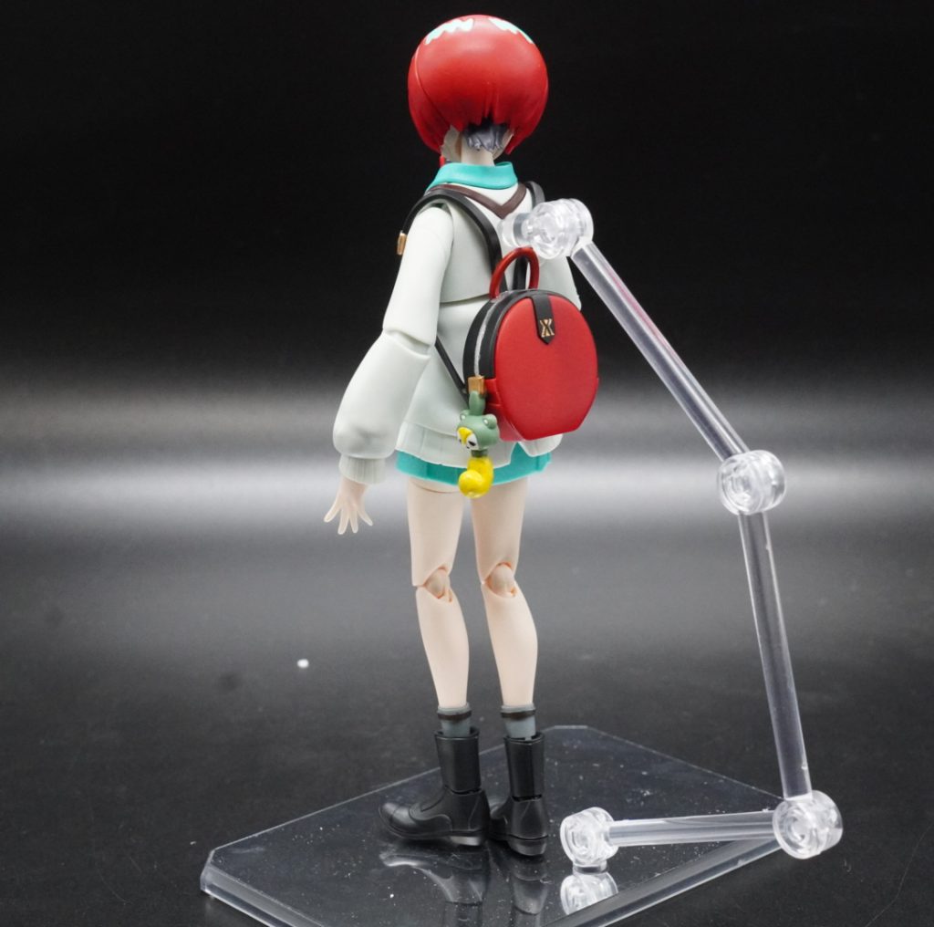 スマホの画面はシールを使用しました。リュックサックは水性ホビーカラーで、筆塗り部分塗装です。