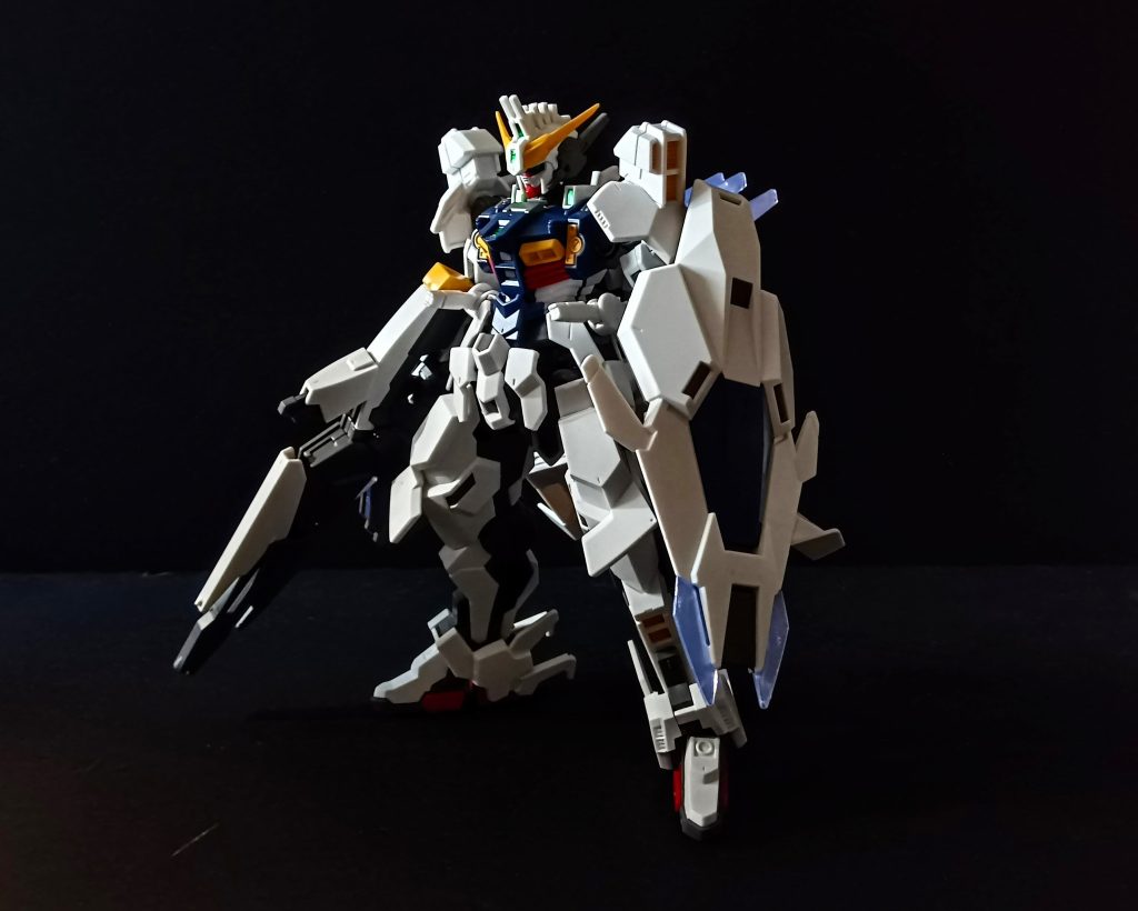 武装を装備して。SF感があってとてもカッコイイです。しかもジリウスが登場する「機動戦士ガンダムエイト」、なんと敵にクリーチャーがいるという、ガンダムではかなり特徴的な作品となっています。写真続きまーす。