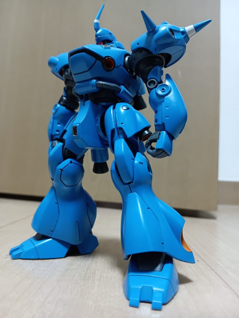 組み立てている最中、ボディと頭だけ先に作ったんですが作っている最中は0080の原作のケンプファーを組み立てているシーンを思い出さざるを得ませんでした