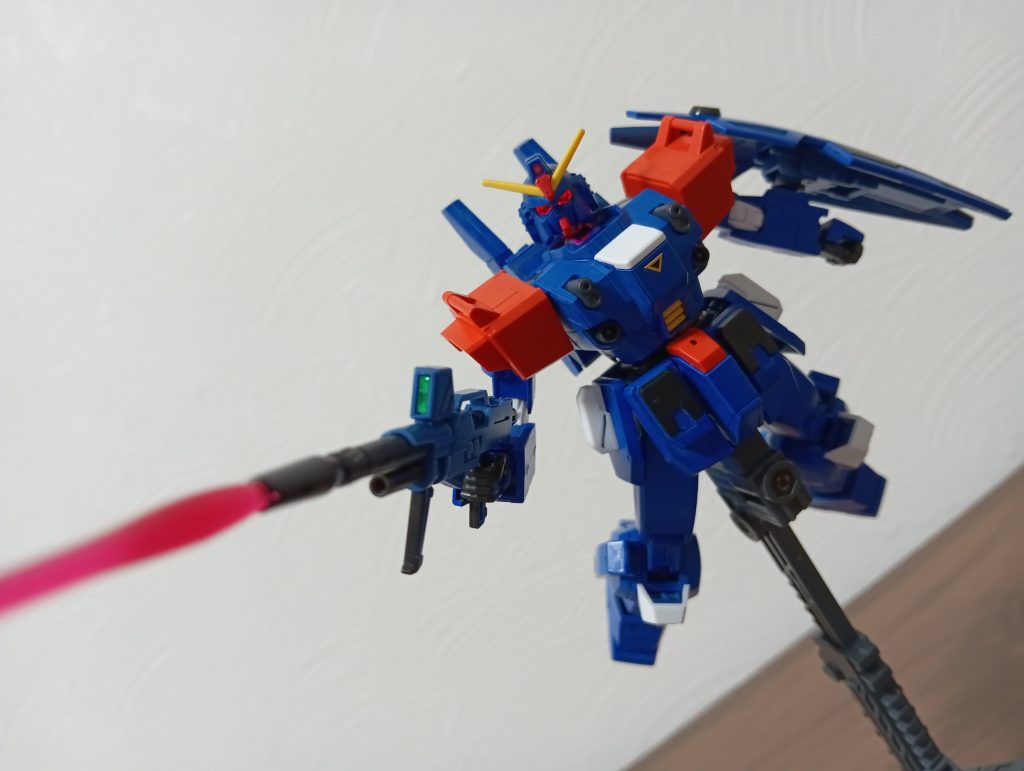 ビーム・サーベルのエフェクトをビーム・ライフルの先端にそっと入れてみたら普通にビーム・ライフルを撃ってるような感じになるんですねビーム・ライフルの効果音が脳内再生された人がいたら是非握手したいですね。