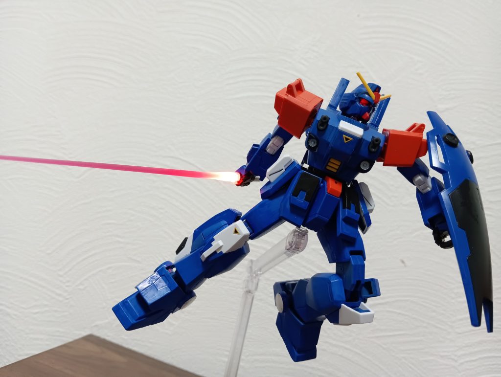 最近のキットの長いサーベルより旧HGのサーベルが好きなんですが旧キットのサーベルは貴重な感じがしてあんまり加工したくないジレンマが