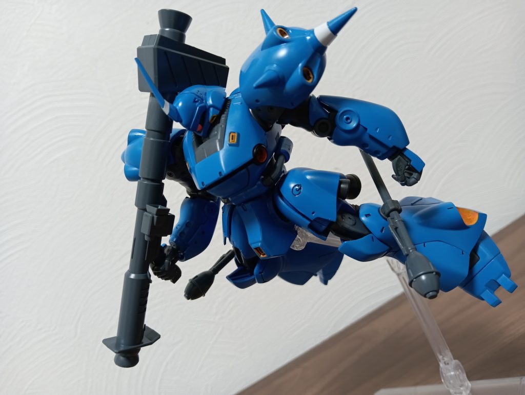 そしてケンプファーといったらやはり重火器積みまくりの姿ですが、個人的にはシンプルにジャイアント・バズ持ってフワフワ空中をジャンプする、原作にはない姿が印象に残っています。