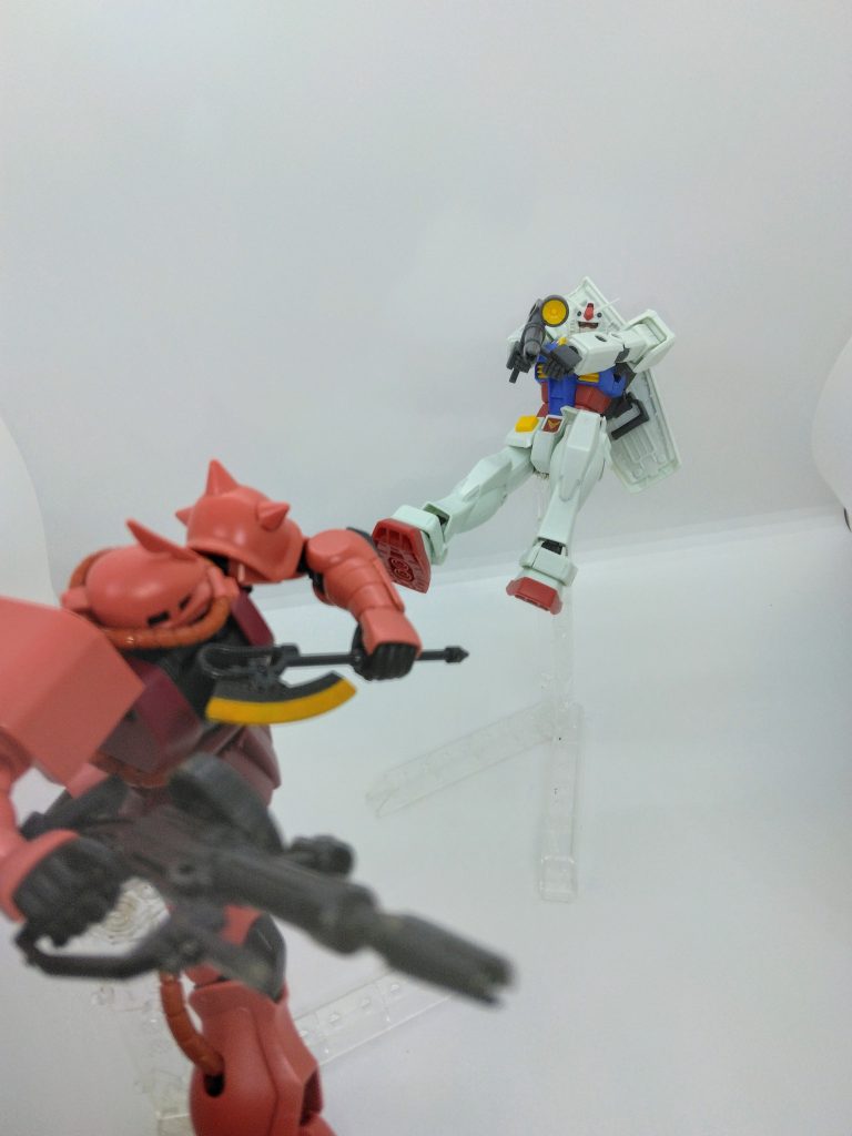 ガンダムのビームを回避するシャアザクシャア｢甘いっ！｣