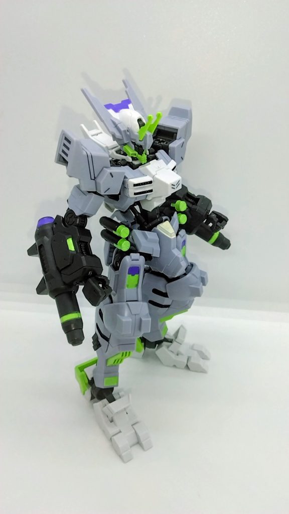 3つ目はHGガンダムアスモデウスですこれは力強さを感じる仁王立ちで撮ってみました
