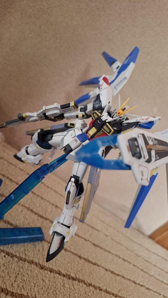 対ビームシールドソード斬るというより、貫くに特化している。