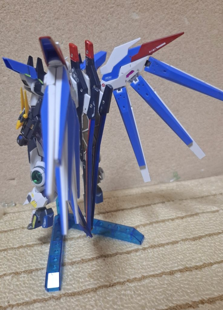 後ろザンライザーの大剣も装備している