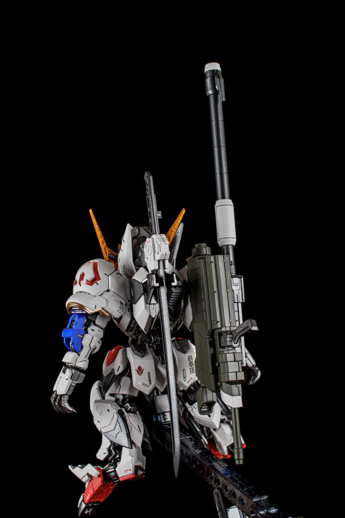 今回は「内部フレームの精密さ」というのをテーマ にしていますゴールド3種、シルバー4種を使い分け内部フレームの精密さを表現していますまた、つや消しと光沢でも使い分けを行い情報量を上げています続いては各部位を接写したのでそちらをどうぞ!📸