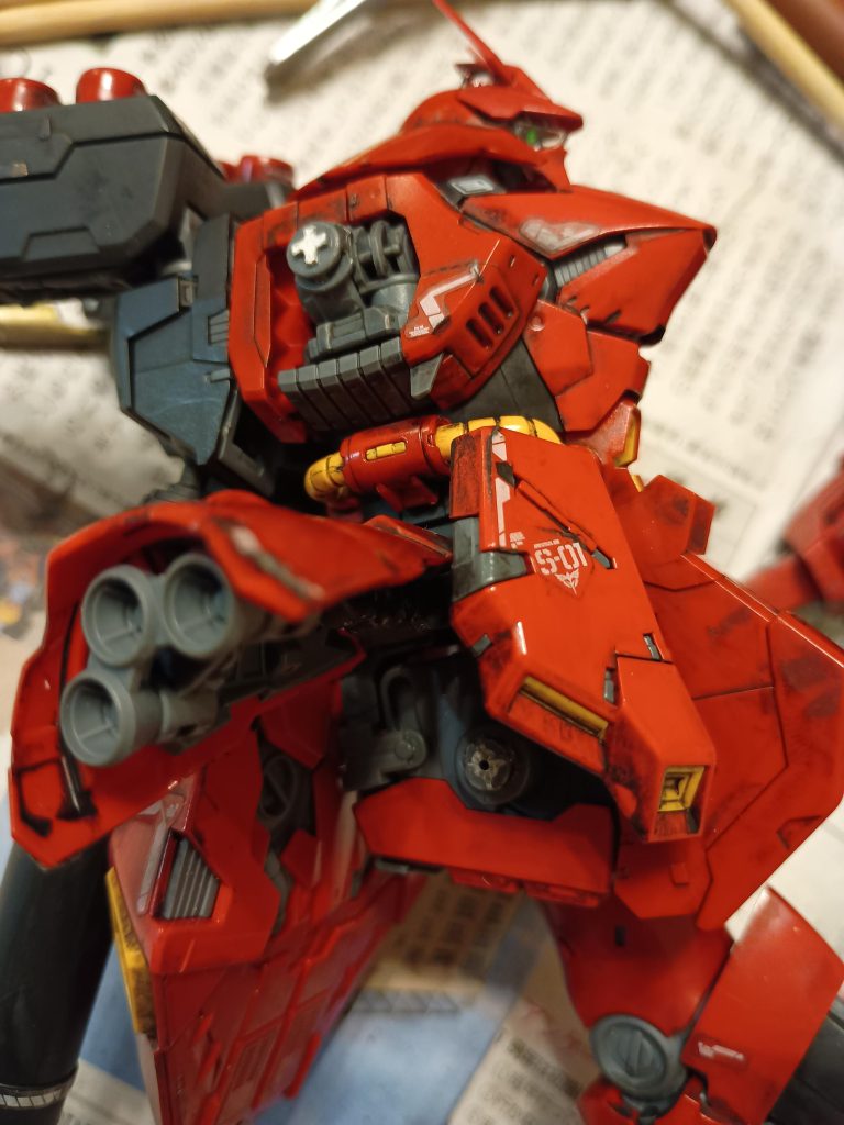 組み上げ自体はかなり前にしており、今回はウェザリング加工をしようとしたら、関節が劣化ていたのかバラす時に右腕と右脚がポキっきりと…