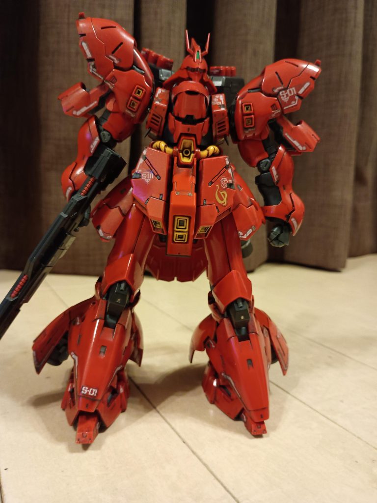 サザビーが立った〜真鍮を入れて瞬間接着剤で復旧しましたが立つのがやっと。ポージングが少ないのはそのせいです。ご覧いただきありがとうございます。紅組ファイト！