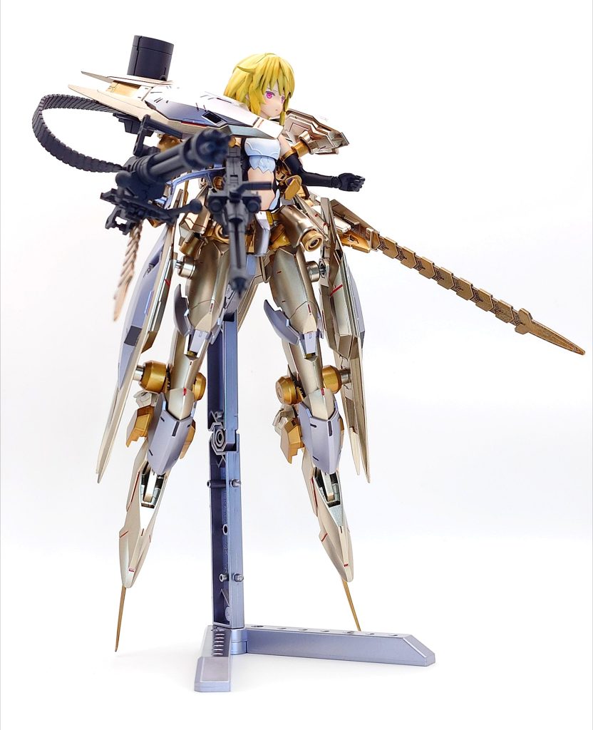 スリムなシルエットに似合うよう金属ピカピカのイメージで作りました✨