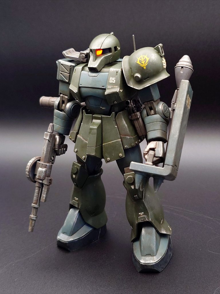 この実弾兵器と格闘戦武器の無骨なスタイルが好き😊