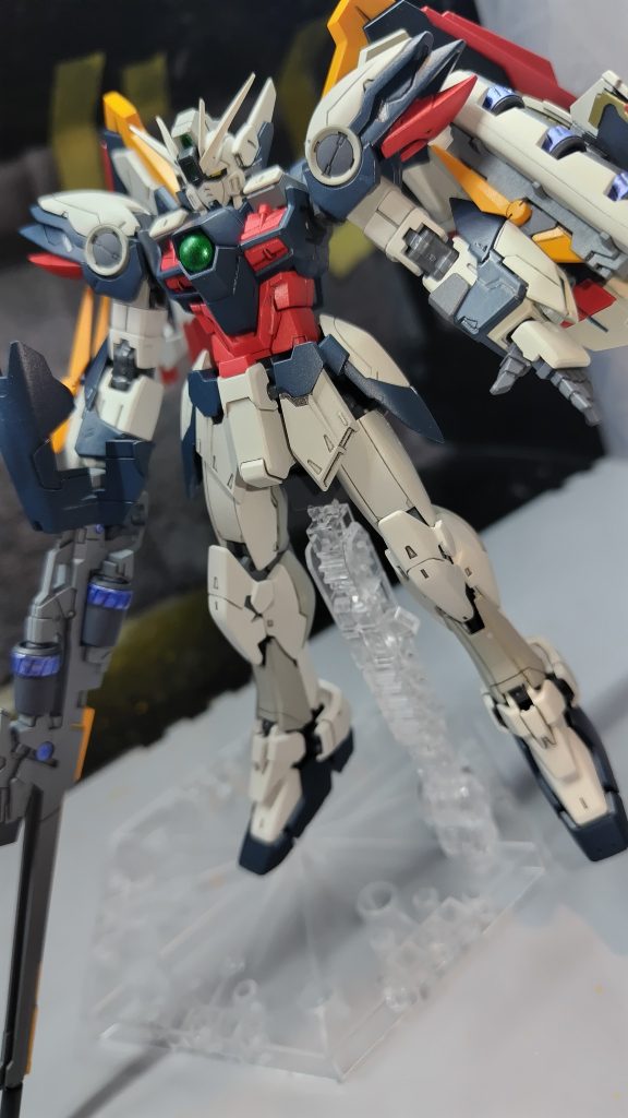 20年ぶりのガンプラ5体目ですが、とにかくできる範囲でゆっくり丁寧に完成を目指して作りました。フルアーマーガンダム（サンダーボルト）の色味を意識しましたが、頭部が思ったよりも渋くカッコよく仕上がったのがよかったです。