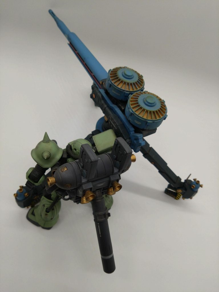 上からビッグガンだけにデカいですね。