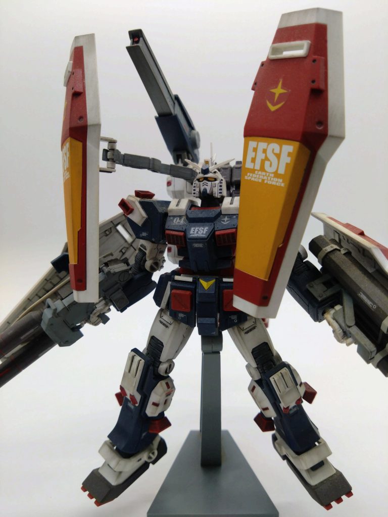 盾のオレンジ部分のシールは一発で決めないとダメなヤツでしたね💧いつかプレバンでパージできるサンダーボルト版フルアーマーガンダム出して欲しいですね。通常フルアーマーHGでもパージできましたからね。