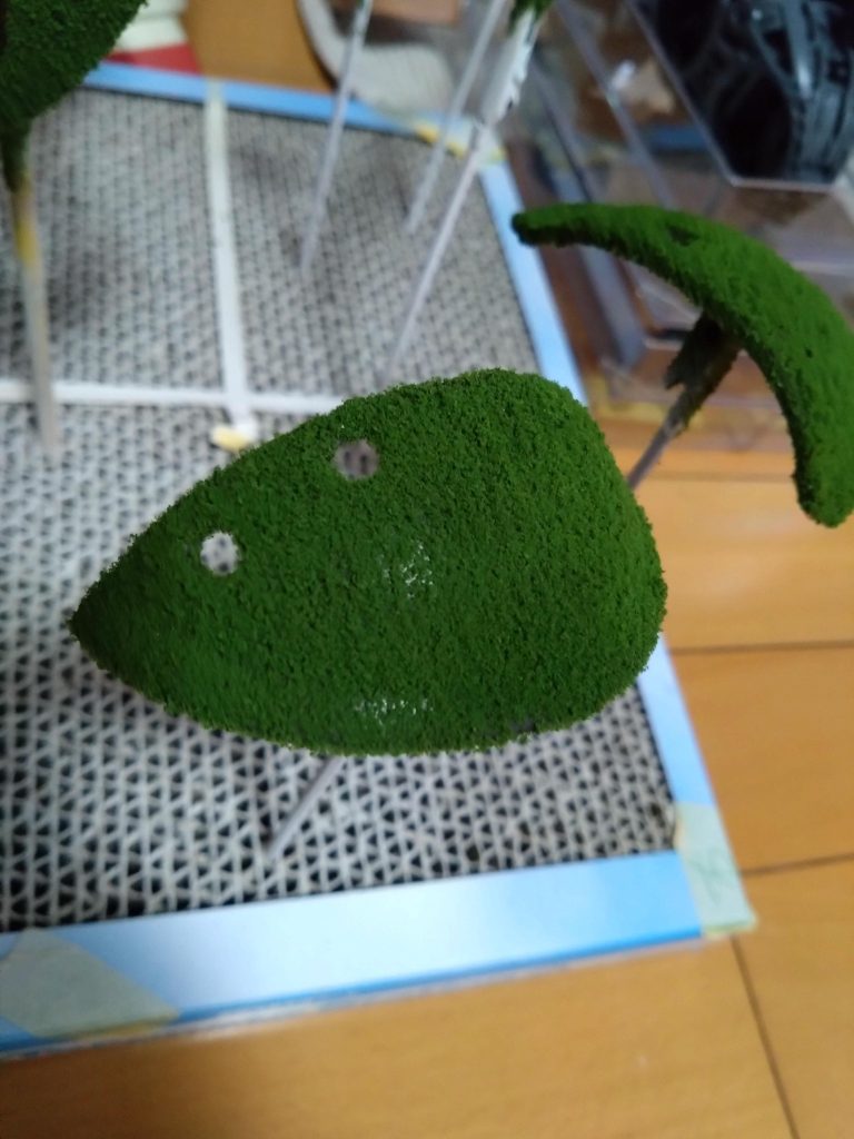 作品名：やっちまった💧<p>推しカラーに仕上げようとジオラマに使うナノプランツをMGアッガイに纏わせようと半日かけてやりました。。。結果…定着せず（#^ω^）ちょい引っ掛けただけて剥がれる始末（ﾄﾎﾎ）。案の定。お湯で流したら一発でとれました。結果 [&hellip;]</p>
