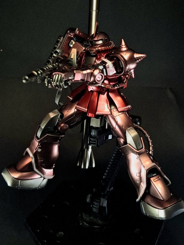 ベルト給弾式MS用マシンガン上記の武装の改良型。ランドセル下部に装備されている弾倉からベルトを通じて弾を装填する。