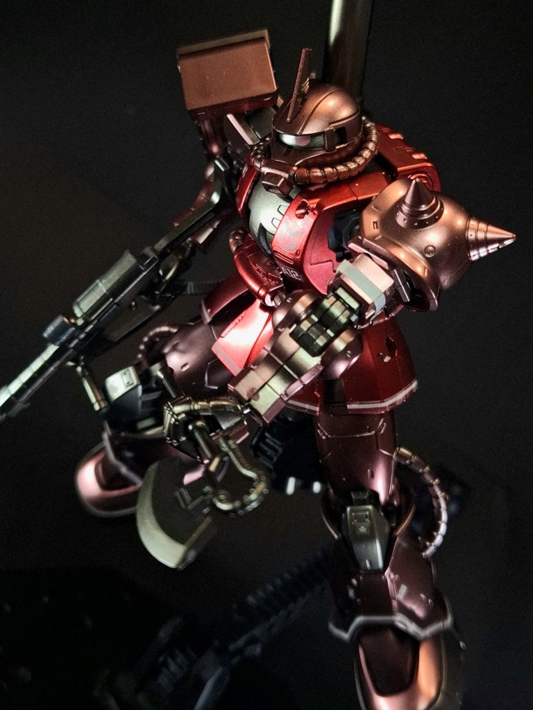 ヒート・ホーク手斧型の格闘戦闘用兵器。刃の部分を高熱化することで対象を溶断する。腰部に装着される際には柄が伸縮する。