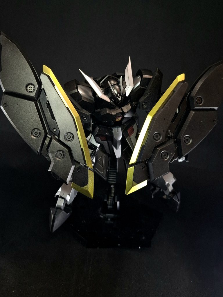 武装・必殺攻撃シールドプライヤーユニット大型サブ・アームとして展開可能な攻防一体型のユニット。アームの先端部には希少金属が使われ、攻撃対象を掴み、貫き、握り潰すザガンのメイン武装。