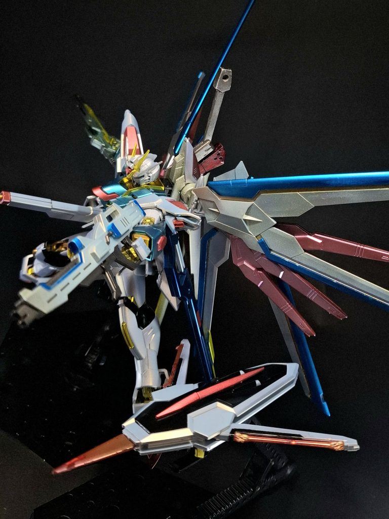 MMI-GAU30 31mm近接防御機関砲 シュラークファング BlocK7頭部に搭載された近接防御火器。MA-M72A3 高エネルギービームライフルイモータルジャスティスと共通のビームライフル。MA形態時にはシールドにマウントされる。