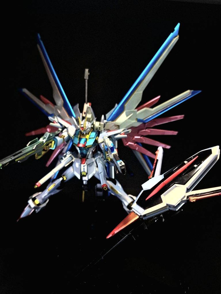 RQM73 フラッシュエッジG-3 シールドブーメラン投擲武装としての使用も可能な大型シールド。ブーメランとして使用する際には側面からビームブレイドが展開し、先端部からもビーム刃が発生する。MA-FZ51 ヴェルシーナ ビームサーベル腰部にマウントされたビームサーベル。フリーダムやジャスティスのラケルタと同じく柄尻に連結機構を有する。