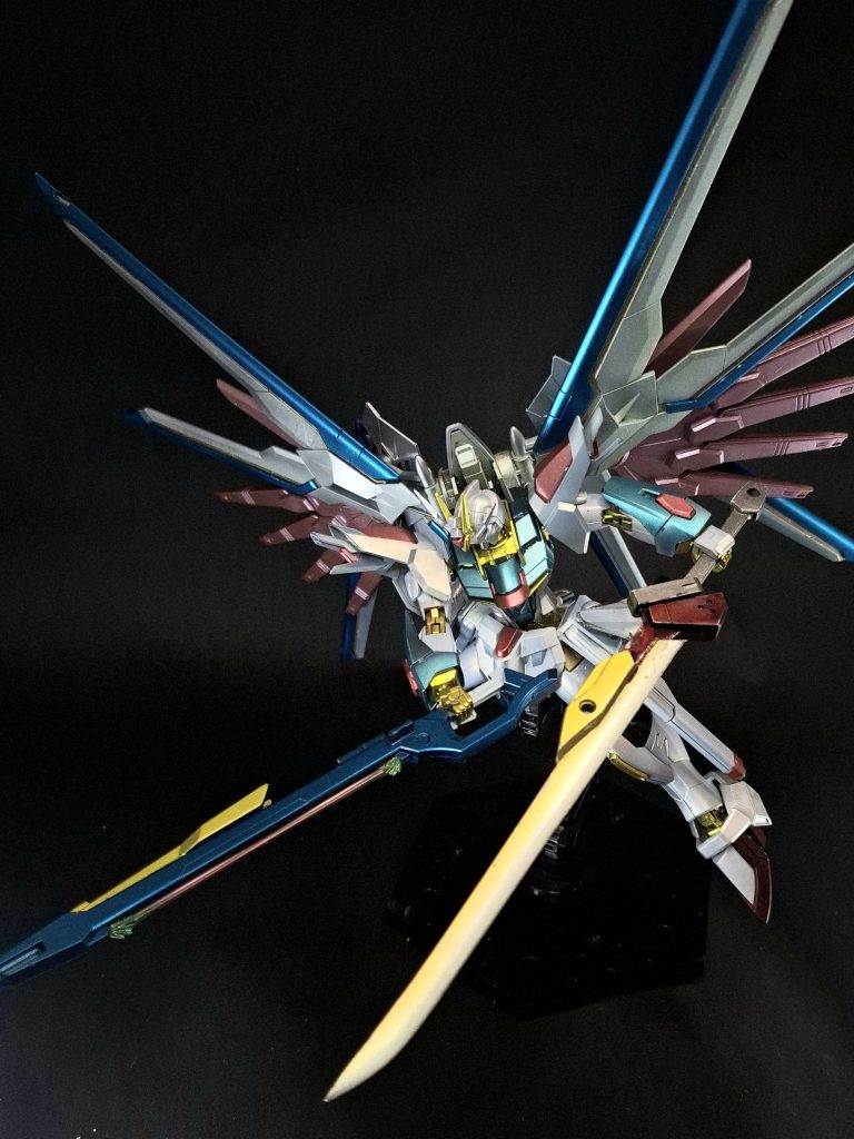 対艦刀 フツノミタマプラウドディフェンダーにマウントされている日本刀型の実体剣。