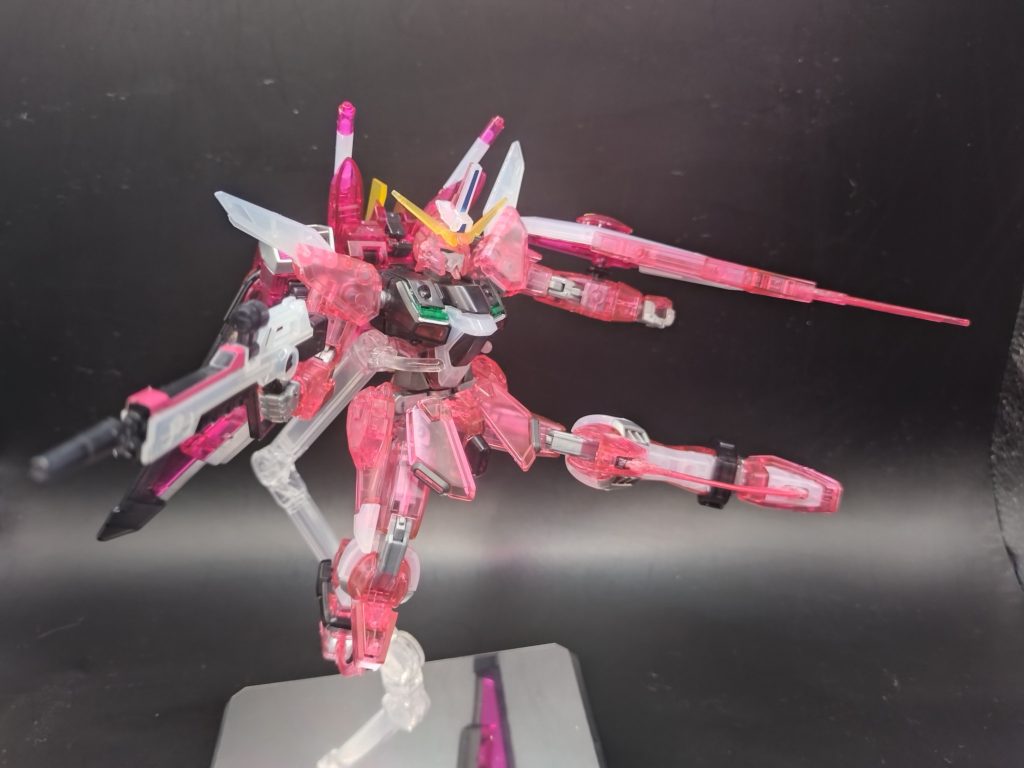 足首にもビーム刃を付けられます。