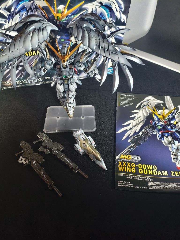 使用塗料（C）＝クレオス（G）＝ガイア（F）＝フィニッシャーズ下地 ブラックサーフェイサー1500（C）白色 GXクールホワイト（C）灰色 ニュートラルグレーやエアクラフトグレーなど混色&nbsp;アンテナ スターブライトゴールド（G）金色 スターブライトシャンパンゴールド（G）銀色 スターブライトジュラルミン（G）関節等 ライトガンメタル（F）ツインアイ、センサー等 蛍光ブルーグリーン（G）パール表現 ムーンストーンパール(C)トップコート EX光沢クリアー(G)最後までご覧いただきまして、ありがとうございました！