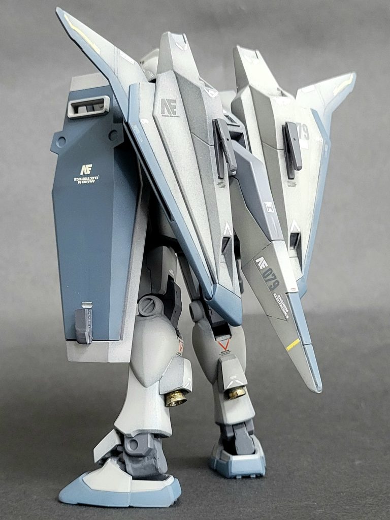 シールドの十字マークは埋めて、ライディングギアを装着。