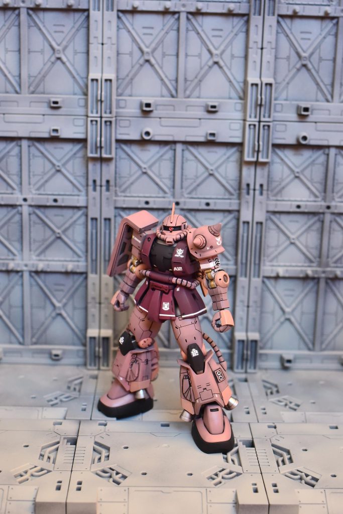 正真正銘今年発売の４５年に発売されたザクです（リデコレートですが(zaku-kao4)）。