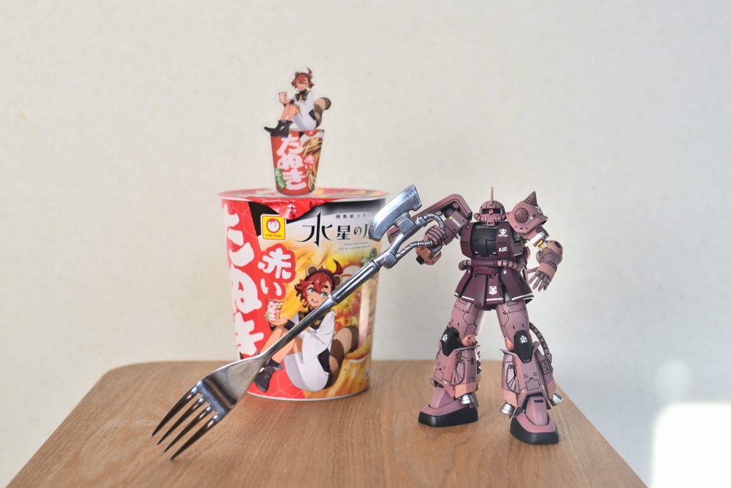 ヒートフォークも装備可能。「見せてもらおうか赤いたぬきの美味しさとやらを」