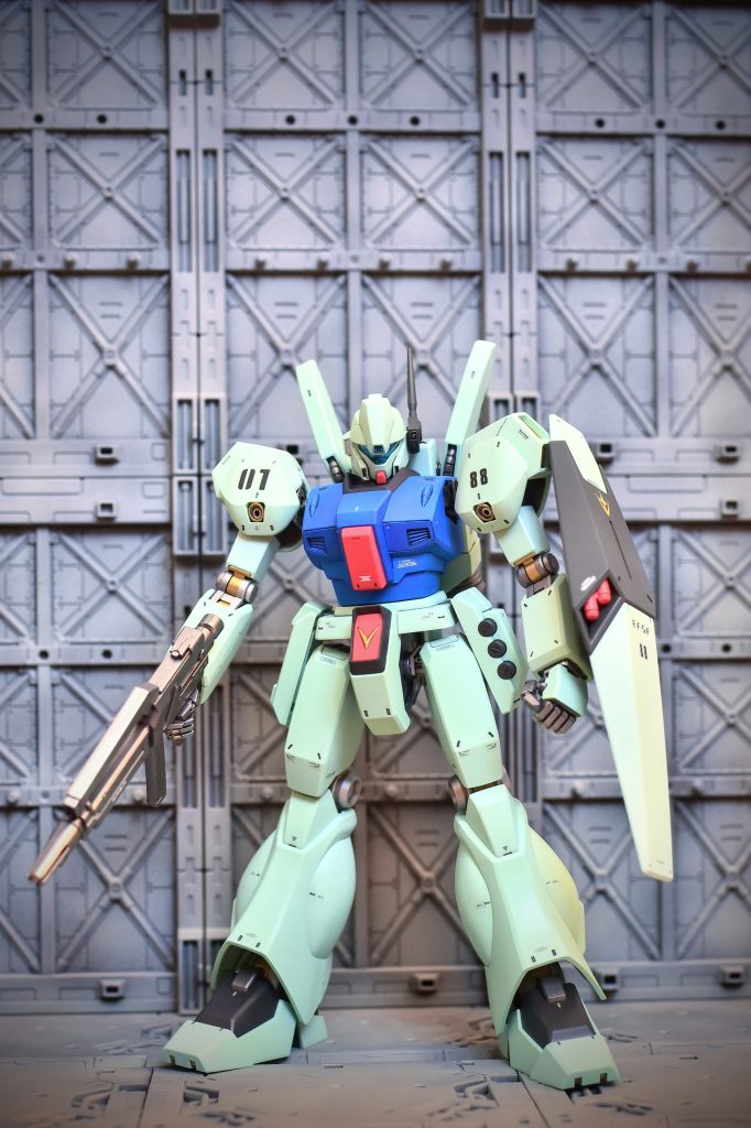 ８８艦隊サラミス改級巡洋艦シエラレオネ所属、ユウ・カジマ大佐専用ジェガン。