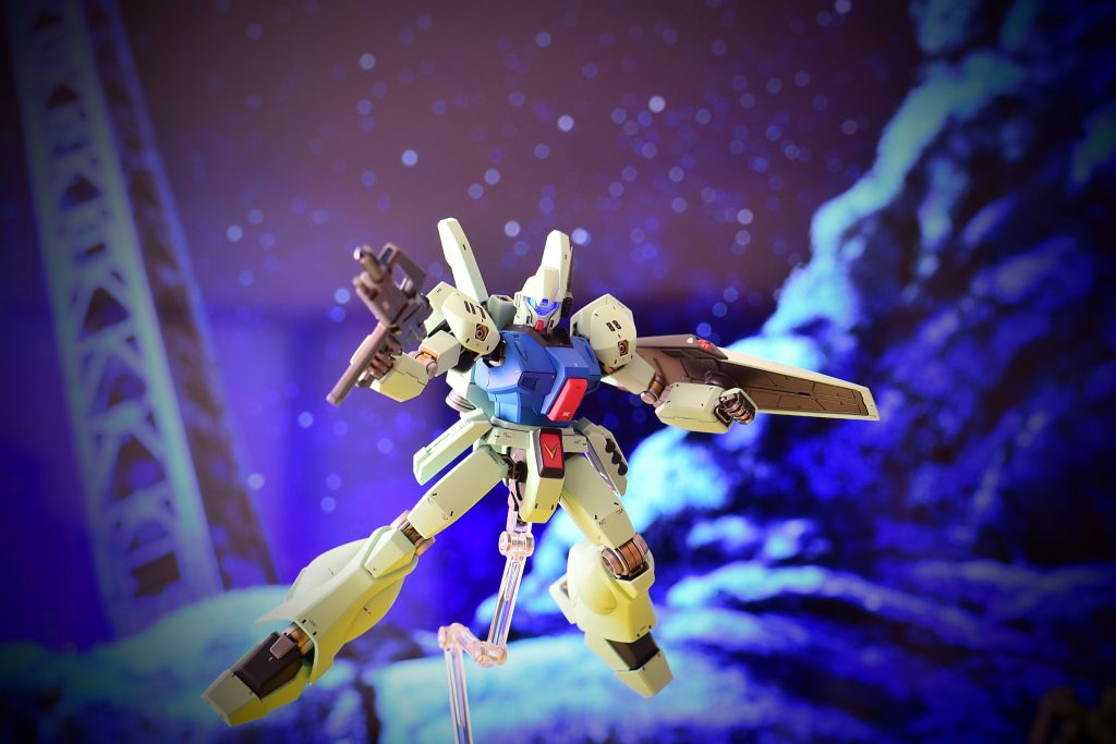 せっかくGUNDAM SIDE-Fで購入したので、SIDE-F限定で売っているHGUCのユウ・カジマ専用機カラーで塗装しました。この配色不評な様ですが私はアリです。