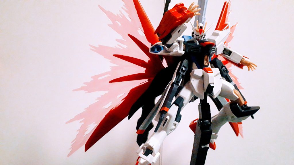 最後に初期のクリムゾンを。この頃とは大違いだ…さて、今年もあとわずかですね。SNSで定期的に投稿をするのが苦手でサボりがちになり期間が空いてしまいましたが、いかがでしたでしょうか。私は今年で18歳になりましたが、一応オリジナル機体も完成？したので良かったです。気が向いたら他の機体も投稿します…見ていただきありがとうございました！！