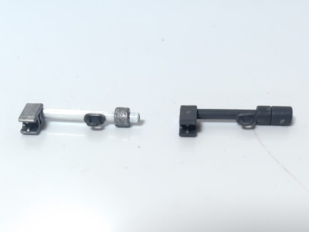 バズーカ比較左が今回のロー・ハイパー・バズーカ右が普通のバズーカ