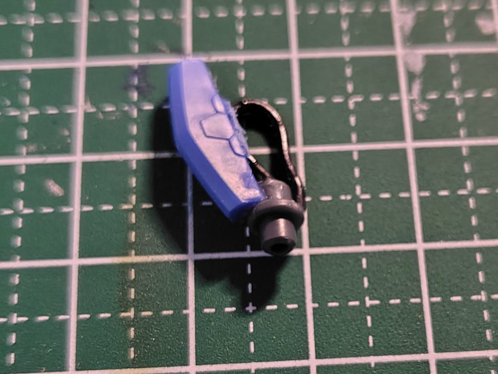 いい感じに針金を曲げてパーツを取り付けてこんな感じ