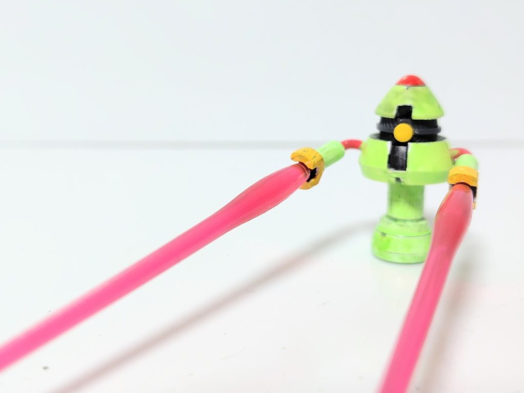 手先からはビームが出ます