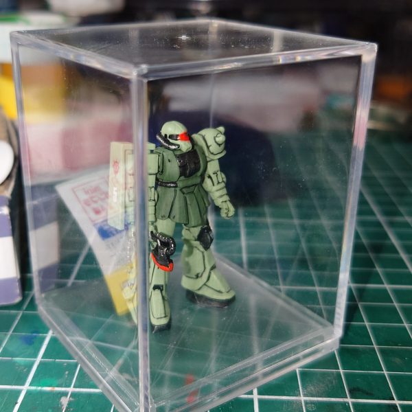 30周年ザクⅡを展示ケースに収納