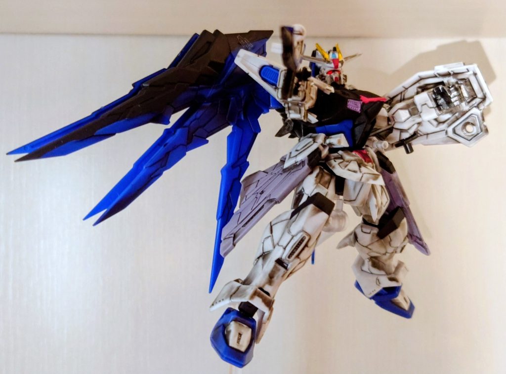 煽り気味に撮影 視線と銃口は合わせてますよ!