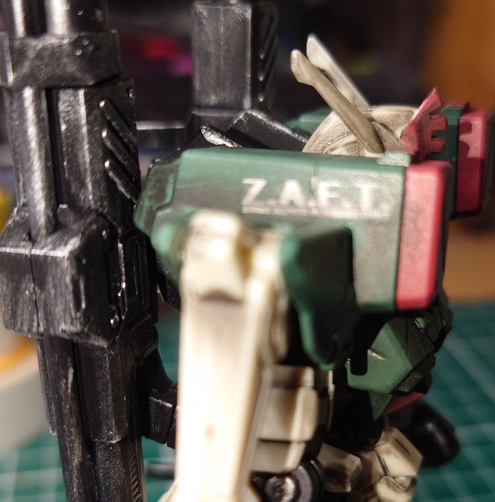 右肩にザフトの文字表記