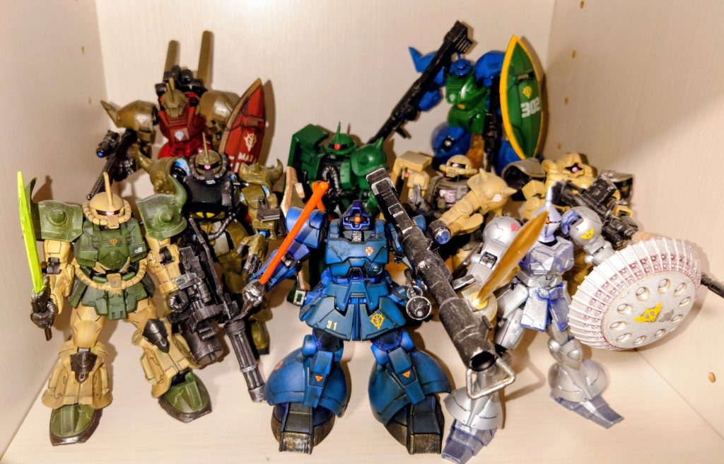 Gフレームシリーズとの出会い 昔のようにガンプラが潤沢に供給されていればいいのですが、今現在は難しいです ノンスケールではありますが、食玩のGフレームです 入手しやすいものを、すきな色に、ガンスタなどで知り得た技術を試す試験台として、ポージングもし易いので、大いに助けられています Gフレームで試した技術や思いつきをガンプラにフィードバックしているので、ガンプラとGフレームは私にはなくてはならない存在です バンダイ・キャンディ事業部のGフレーム担当者さま、ありがとう!! ガムは噛まないけど 笑