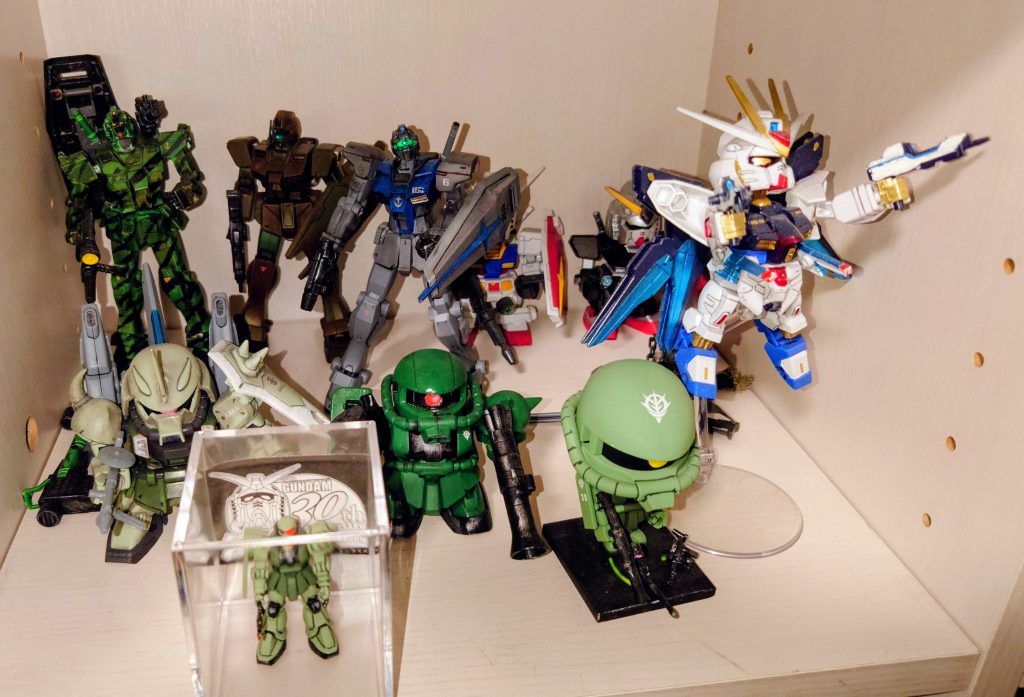 SDさん達 メイトリクス「おい 続きはいつだ!」は、はい いくつか作らなければならないのもあるので、年明けには再開します ここまで読んで頂いてありがとうございます! 最後にバトンを繋いでくれた愉快な仲間たちを紹介するぜ! 敬称略「バレーボールおじさん」→「ニャア軍曹」→「さーしーすー」→「ヨッチャKID」→「ASUR」→「meg-ocero」→「mototti」→「ろぶやん」→「ape100」→「TOMSIM」→「おやプラ」→「sc30」→「猩々(しょうじょう)」→「Hiro0079」→「グフカス大好き」→「アッポー」→「フリーダムウイング」(イマココ) さて…次に指名するのは…ドゥルドゥルドゥルドゥルドゥル…(ドラムロール)… 「薩摩模型塗装工務店」さん!君に決めた! 読んで、その気になったらオネシャス!!