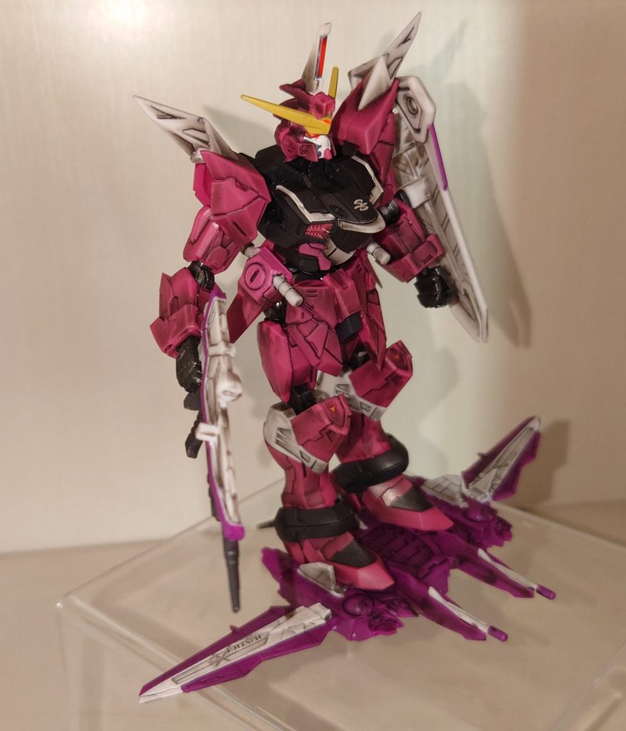 背中のリフター、ファトゥム0 0が小さいので載せるのに苦労しました モールドはギッチリでカッコいいんですがね 今回、デジラマにかける前に、どのシーンにしようか悩みましたが、キラとアスランが再会する名シーンにしました あのオーブでの戦闘から再会…大好きなんですよね 物語の核心に迫るエピソードに加え、涙なくしては見られない 他にも色々ありますが、皆様はどのシーンが好きですか?