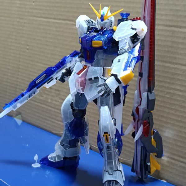 無塗装でスミマセン。年末休み中の積みプラ消化！あとはシールを貼って完成としますが、余剰パーツが多いので少し色替えしてます。ライトグレーのパーツの割合を減らしました。（3枚目）