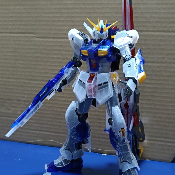 無塗装でスミマセン。年末休み中の積みプラ消化！あとはシールを貼って完成としますが、余剰パーツが多いので少し色替えしてます。ライトグレーのパーツの割合を減らしました。（2枚目）