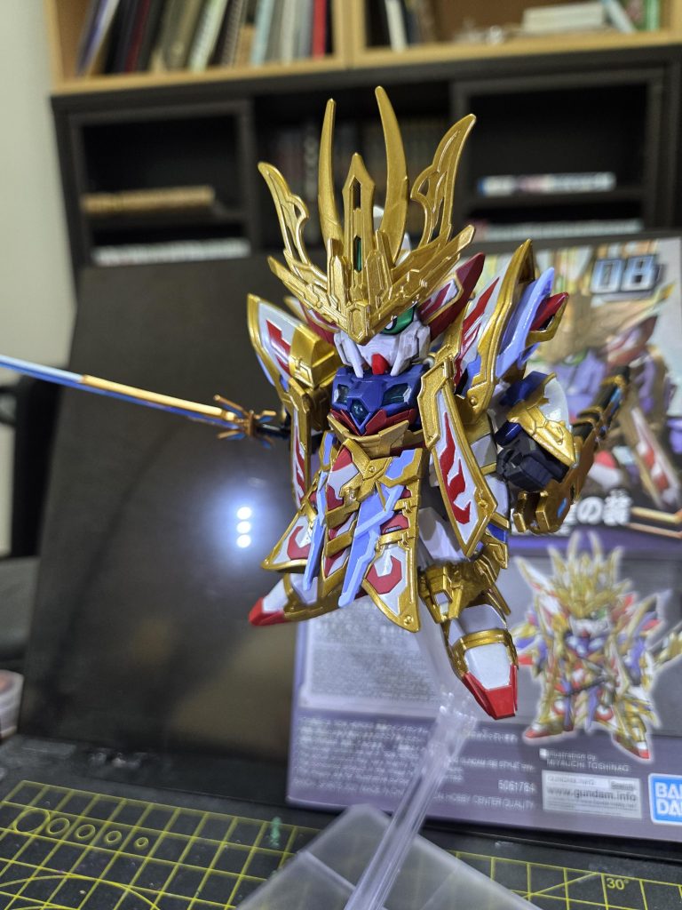 ショックだったのが袋のなかで無理にランナーが詰め込まれていたのか刀が曲がった状態だったんですよんで袋から取り出して切り取っても曲がったまんまで(zaku-kao9)&nbsp;それはショックでした。なんとか修正しようとしたけど微妙に曲がってて(gundam-kao10)